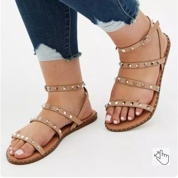 Torrid Women 9.5WW Beige Tan Studded Gladiator Strappy Boho Edgy Flat Sandals - Picture 1 of 9